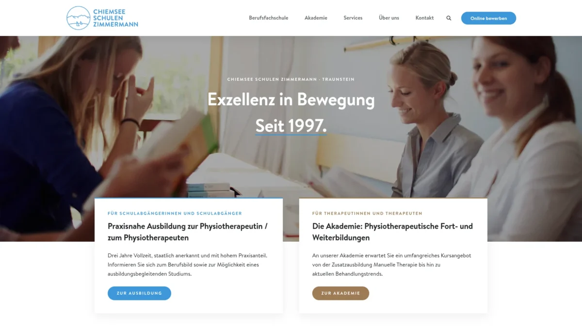 Startseite der Chiemsee Schulen Zimmermann: Physiotherapie-Schülerinnen beim Lernen, darunter die Wege zu Ausbildung und Akademie